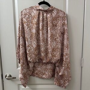 Vici Brown and White Patterned Blouse